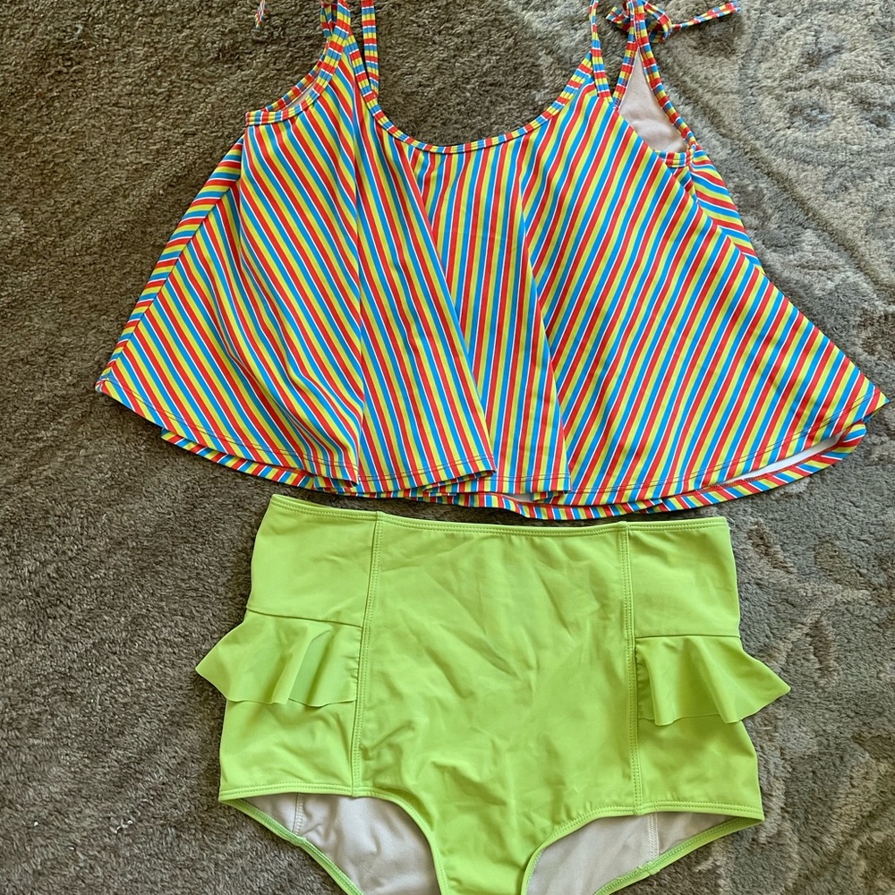 Kortni Jeane Hip Ruffle - Picture 3 of 4